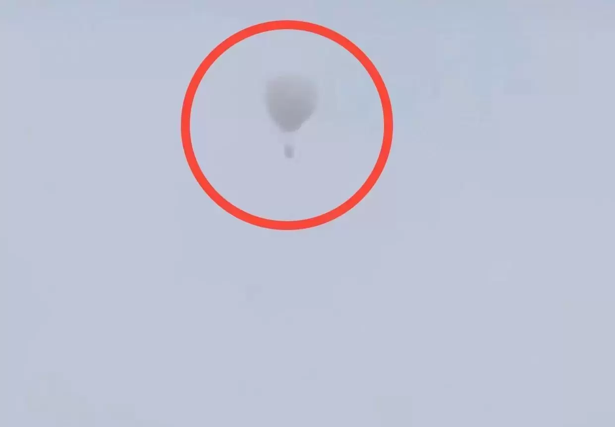 氢气球飞到空中最后会怎么样？空中失控的氢气球会逃离地球，冲向宇宙吗？