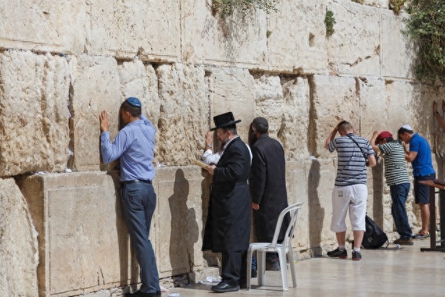 哭墙是什么意思?犹太人在这里哭什么？告诉你哭墙的由来和意义