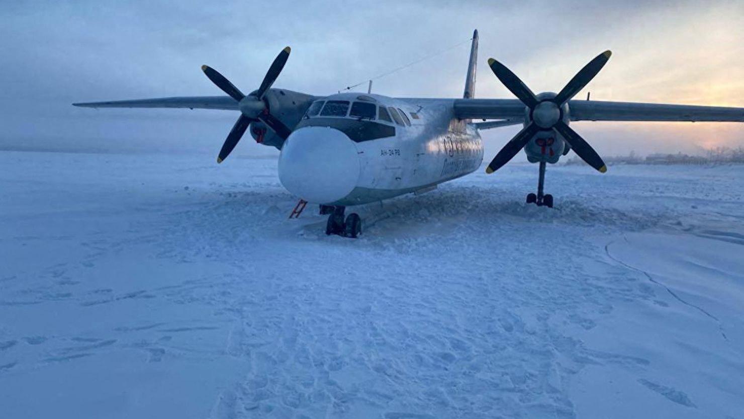 外刊阅读：Russian passenger plane lands on frozen river by mistake