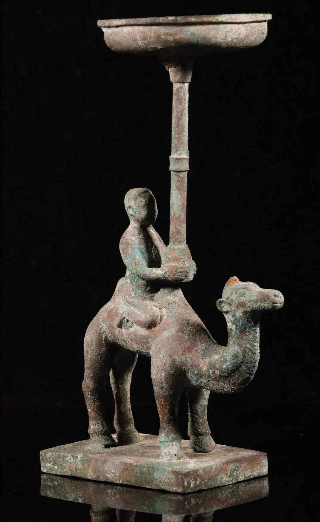 一天一件文物：战国人骑骆驼铜灯