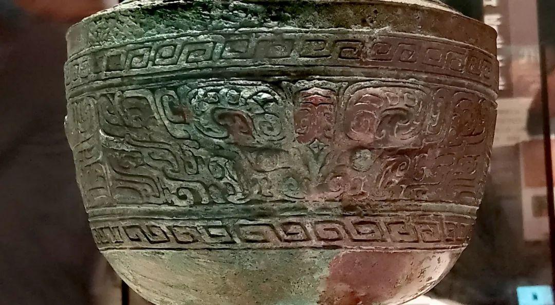 中国文物介绍及图片：商代前期龟纹铜罍