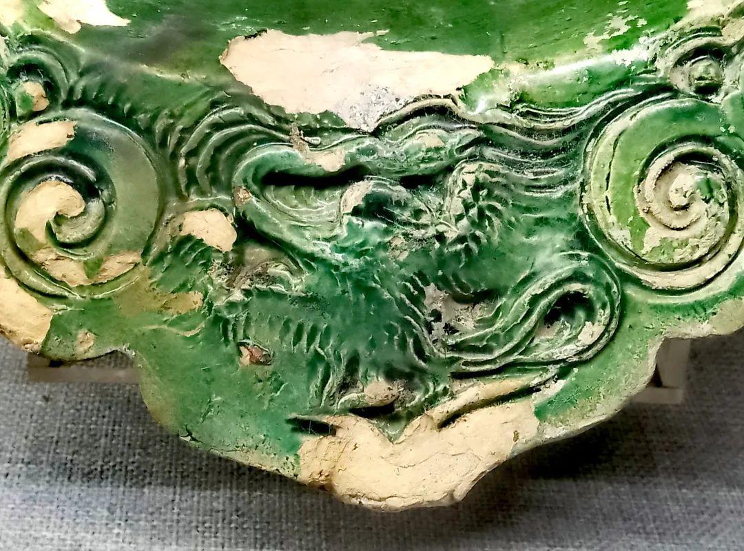 中国文物介绍及图片：明代绿釉凤纹滴水瓦