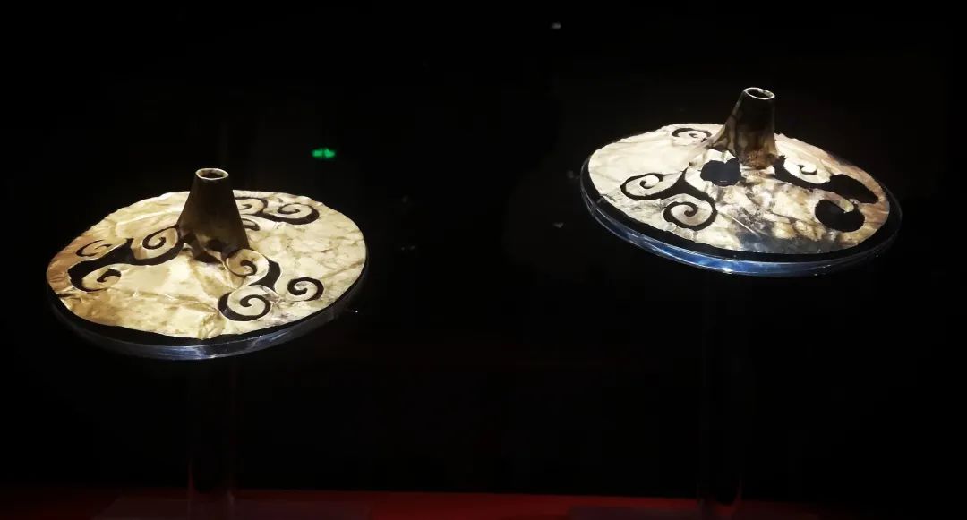 中国文物介绍及图片：金沙古蜀喇叭形金器