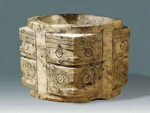 中国文物介绍及图片：新石器时代十节玉琮（一）