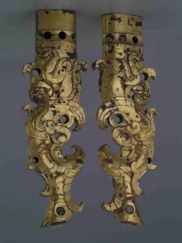 中国文物介绍及图片：东汉鎏金鹰形杖首饰