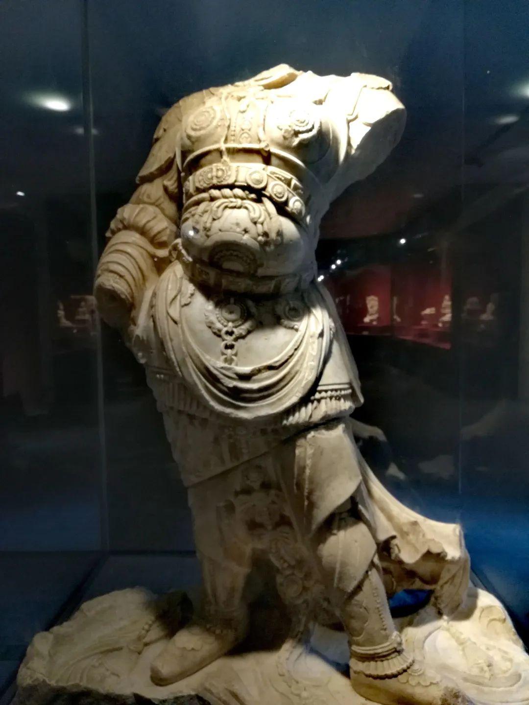 中国文物介绍及图片：唐代武士俑
