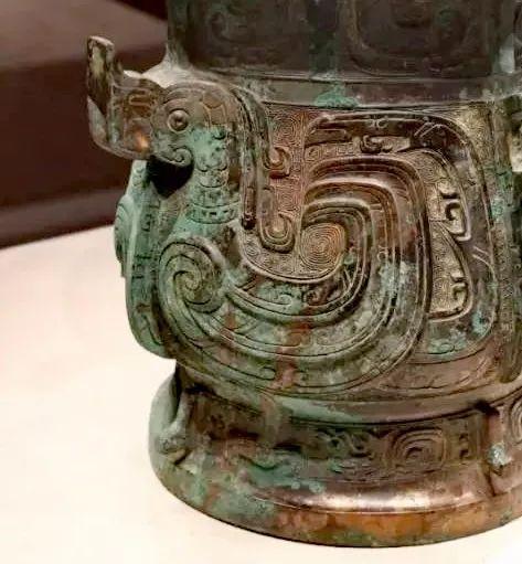 中国文物介绍及图片：西周凤鸟纹铜尊