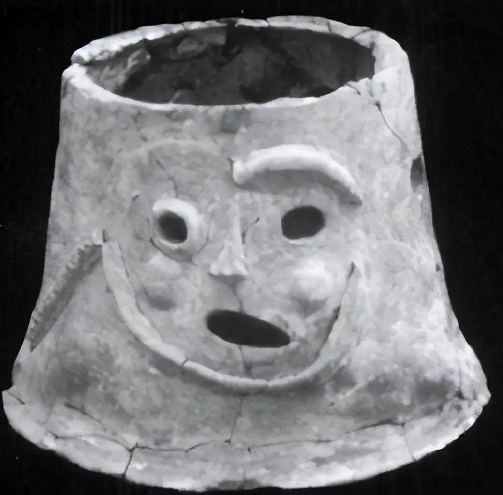 中国文物介绍及图片：新石器时代人面陶器