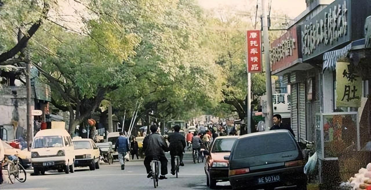 80年代北京崇文区老照片，八十年代后期的前门大道