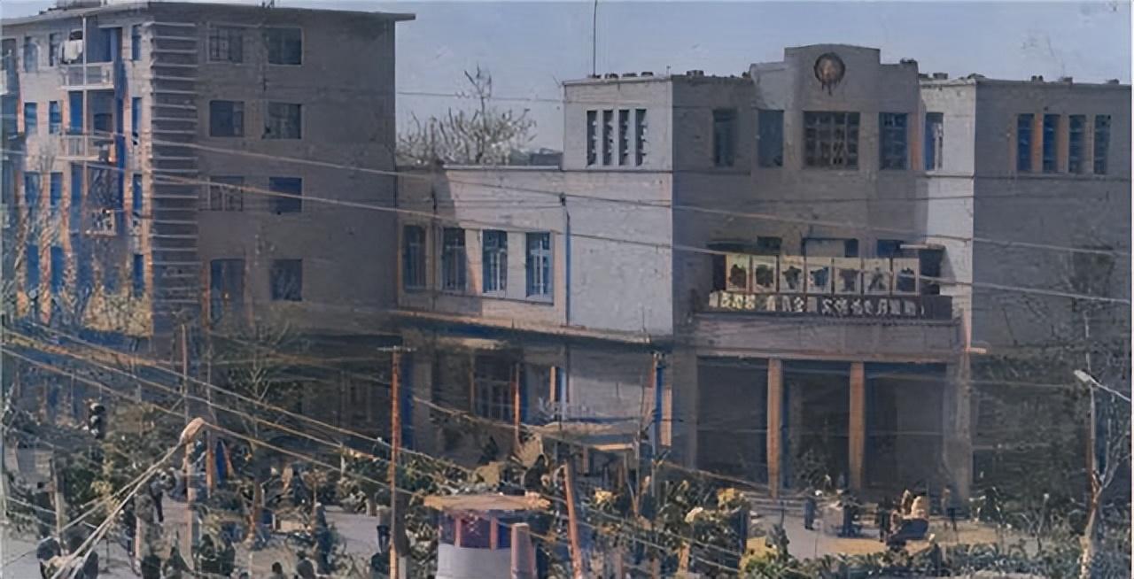 80年代的河南新乡，平原路、百货大楼、饮马口和老汽车站