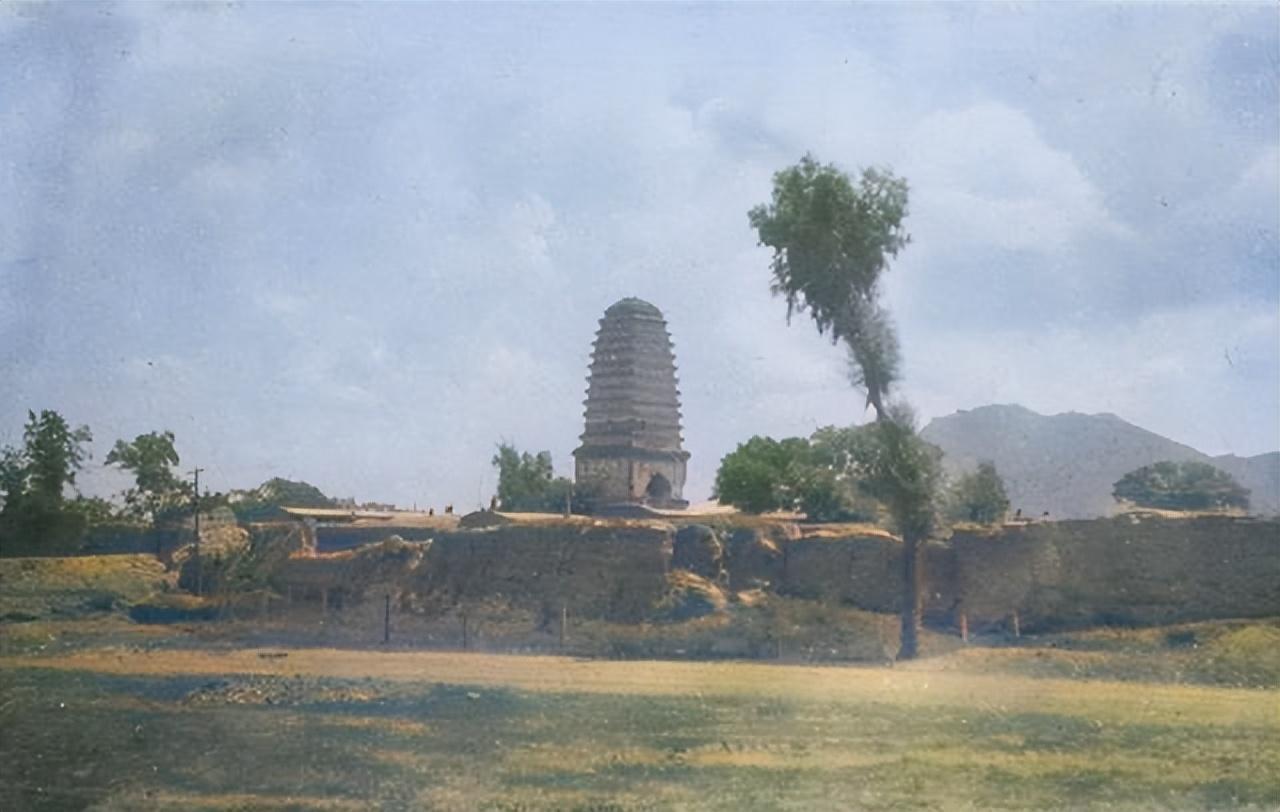 辽宁朝阳的旧相片，雄伟壮丽的“三燕古都”，被称为“龙城”