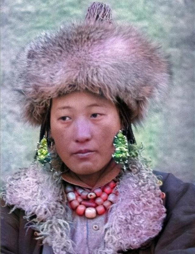 青海藏族牧人画像
