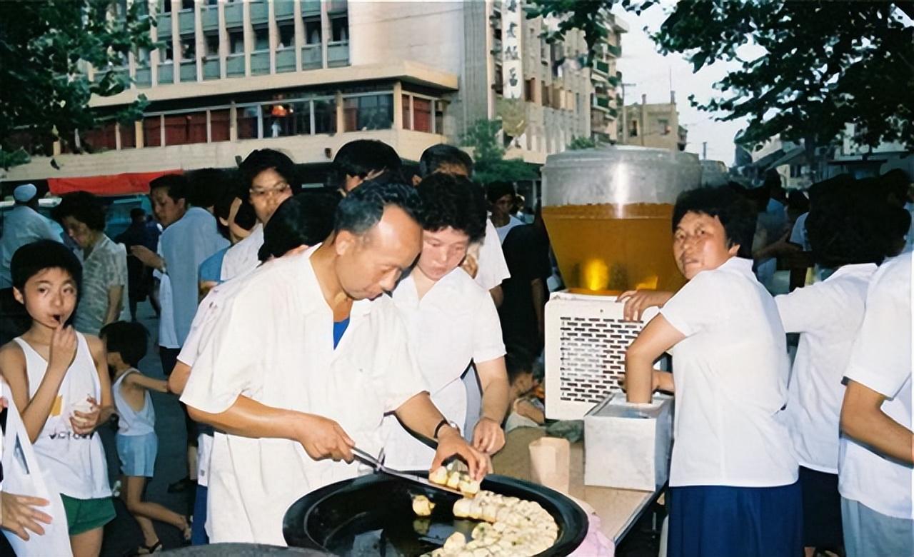 80年代的上海老照片：“沪上”生活的什么样？