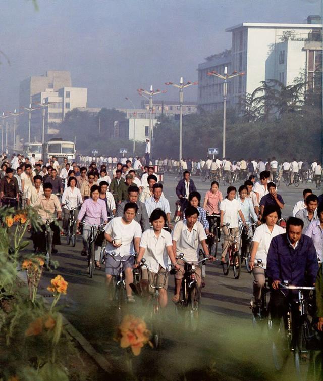 80年代四川的成都老照片，80年代成都的全景图片