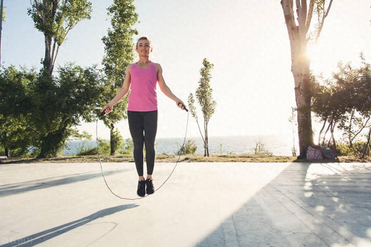 英文外刊阅读：Yes, jumping rope is good cardio. But can it help you lose weight?