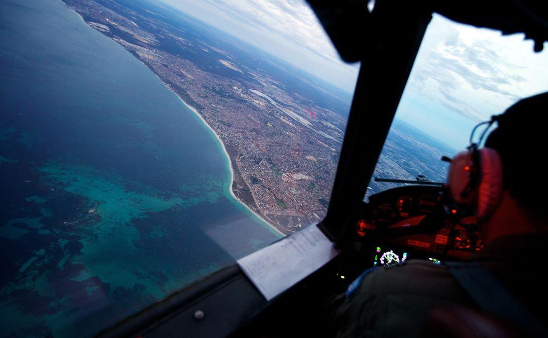 英文外刊阅读: Malaysia may renew search for MH370 10 years after it disappeared