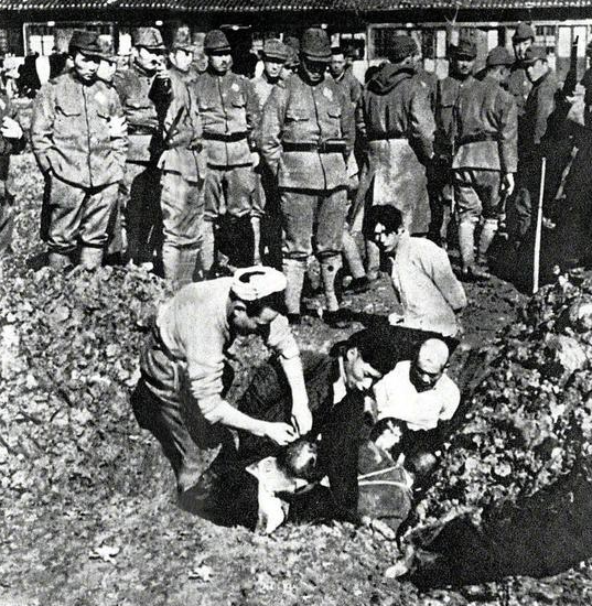 勿忘国耻：日本侵华时期罕见老照片，图四大炮震撼视觉