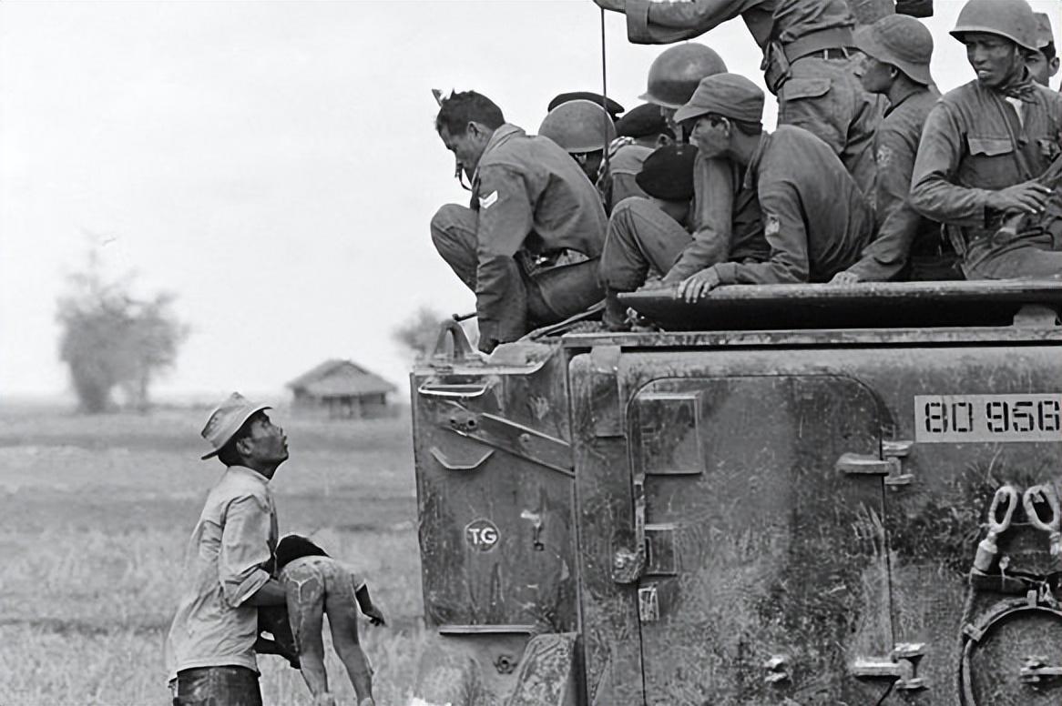 越南战争秘照：女兵被俘后的命运，珍贵老照片揭示真实故事