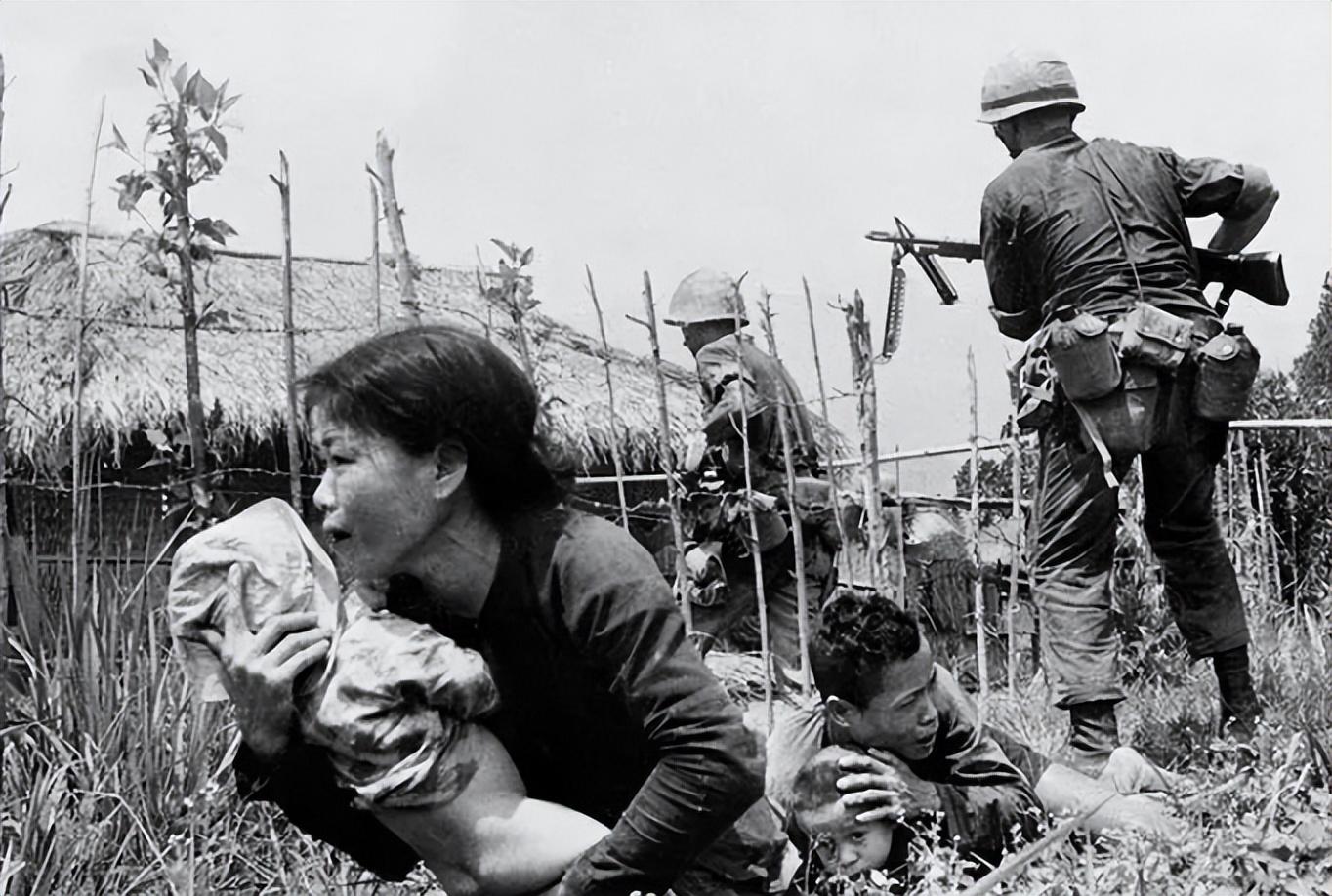越南战争秘档：罕见老照片曝光被俘越南女兵的惨痛命运